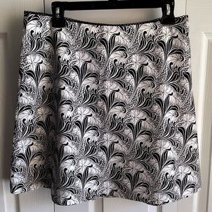 Tommy Hilfiger Black & White Skirt w/ Black Scalloped Trim Size 10